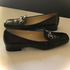 AK ANNE KLEIN  iflex GOLDENEYE Black Leather Loafers  Womens Size 7,5M